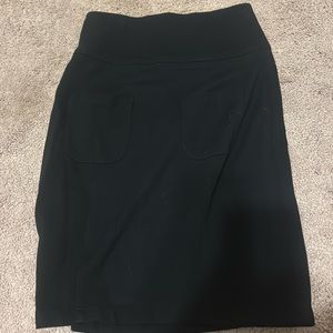 Black skirt with stylish front pockets!! Multi purpose!!